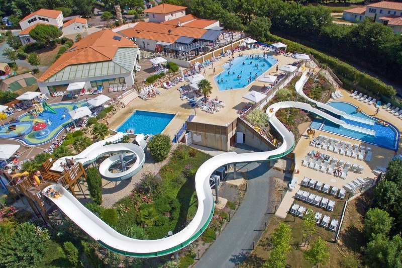 Auf zur längsten Rutsche mit Schwimmreifen in der Vendée! Auf zur längsten Rutsche mit Schwimmreifen in der Vendée!