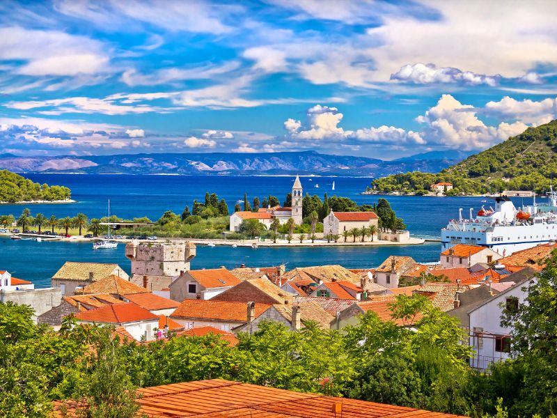 Aussicht auf den Kirchturm von Vis Aussicht auf den Kirchturm von Vis