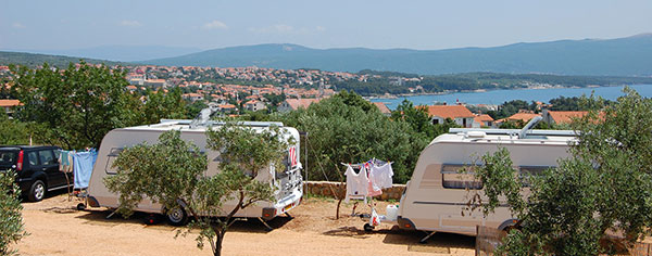 Traumhafte Stellplätze auf einem Campingplatz auf der Insel Krk in Kroatien