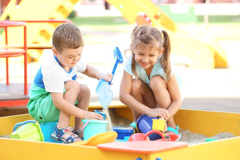 Camping mit Kindern Sandkasten