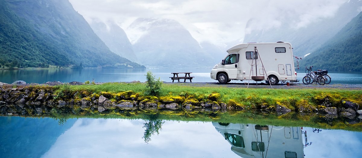 urlaubsfahrt-mit-dem-wohnmobil-unterwegs-übernachten