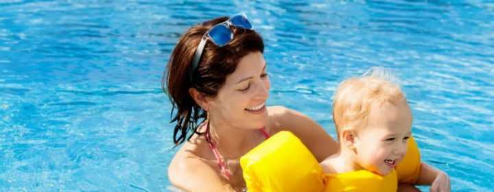 Spaß im Babybecken – Tipps fürs Babyschwimmen