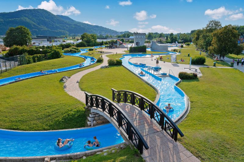 Der Lazy-River im Wasserpark auf dem Campingplatz Terme Catez in Slowenien.