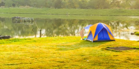 Camping im Herbst –  Farbenfroher Familienurlaub