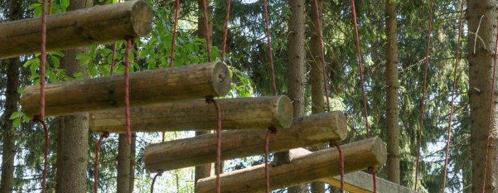 Zeit für ein Abenteuer: die besten Kletterparks in Europa