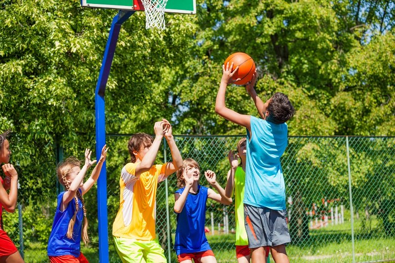 Viel Spaß beim gemeinsamen Basketballspielen. Wer wird gewinnen?