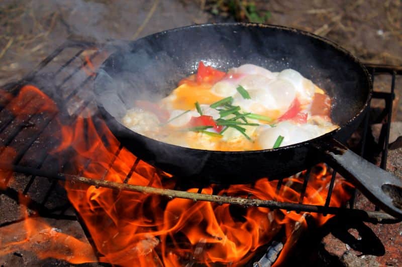 Campingküche: Gusseiserne Pfanne