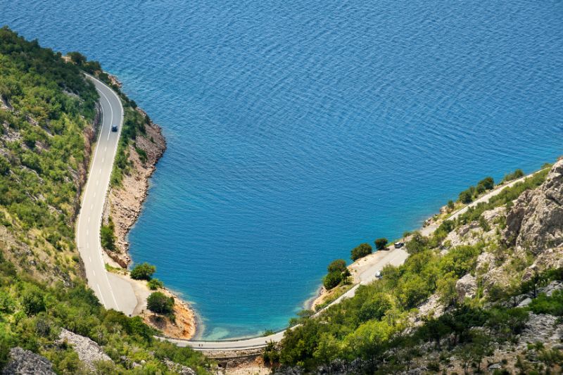 Küstenstraße zum Wasserpark in Kroatien