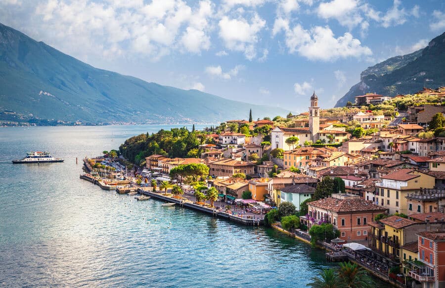 Aussicht auf die Bucht des Dorfs Limone sul Garda