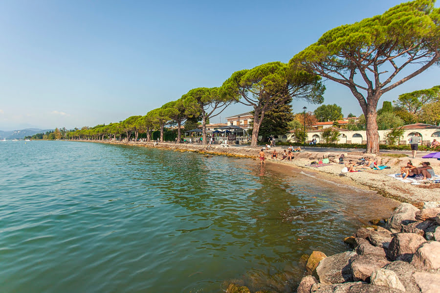 Wo ist es am Gardasee am schönsten? Vielleicht am Strand von Lazise