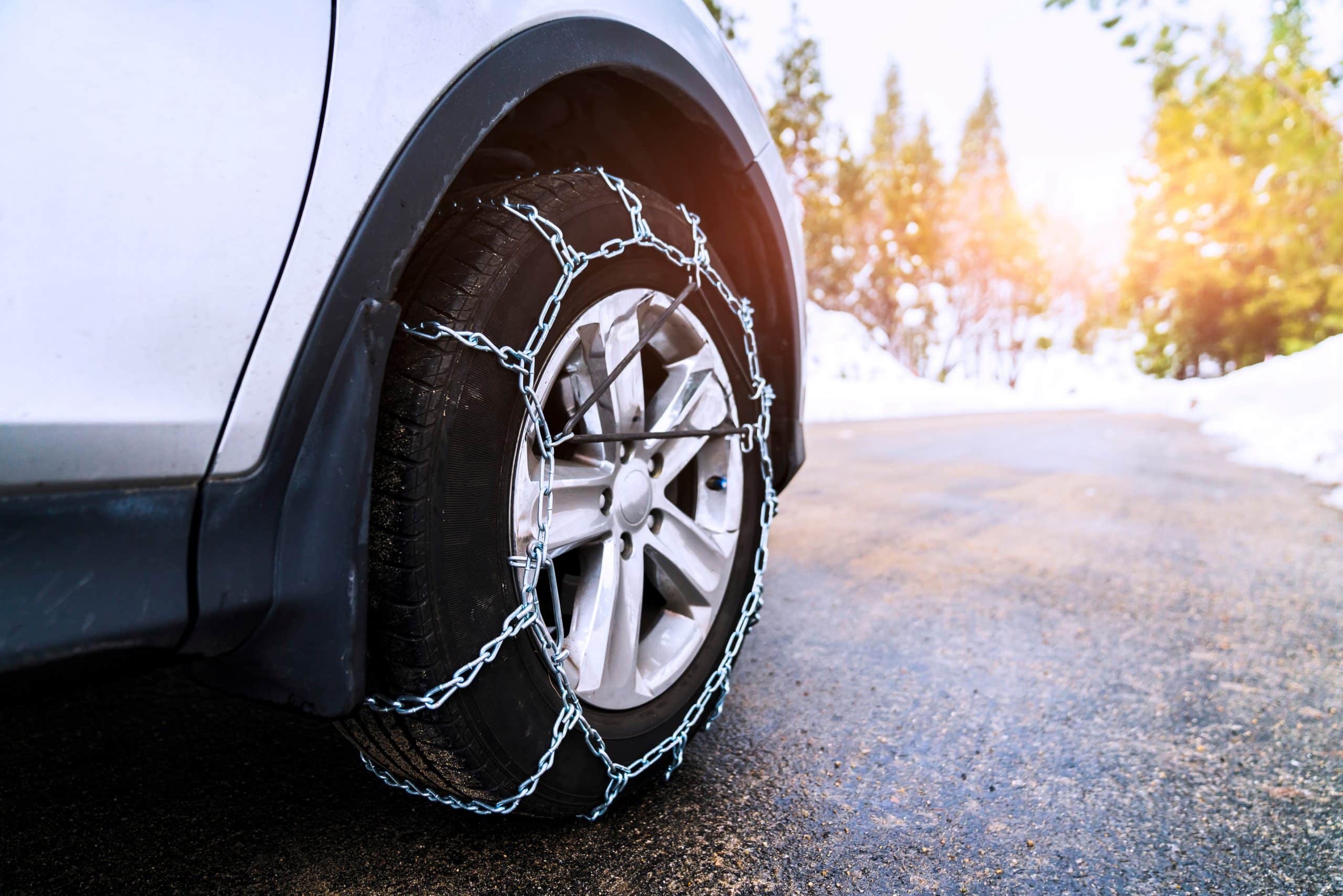 Reifen mit Schneeketten