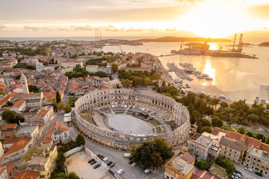 Camping am Amphitheater von Pula mit Blick auf die Stadt