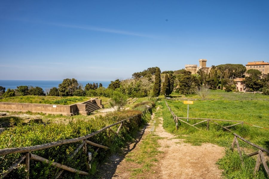 Ruinen mit Meerblick