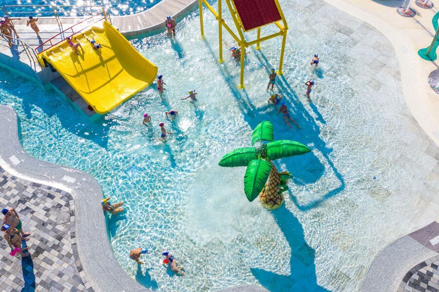 Die kinderfreundlichen Schwimmbäder von Baia Holiday Baia Blu La Tortuga