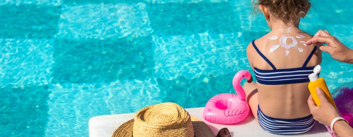 Packliste für den Badetag mit Kindern: Das gehört in die Badetasche
